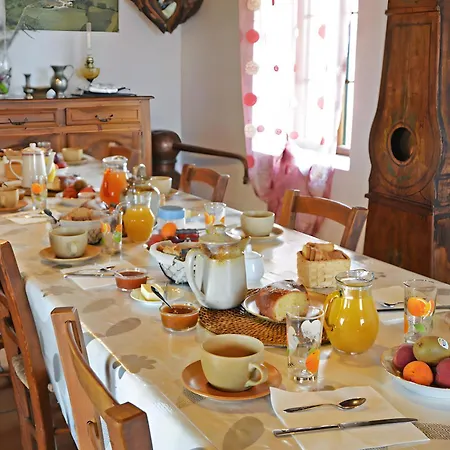 D'hotes Le Sahut Bed & Breakfast 3*