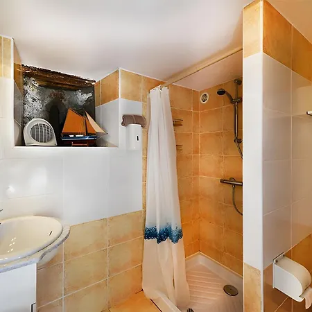 D'hotes Le Sahut Bed & Breakfast